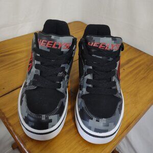 HEELYS Boys Black, Red & Grey Skate Sneakers Size 4